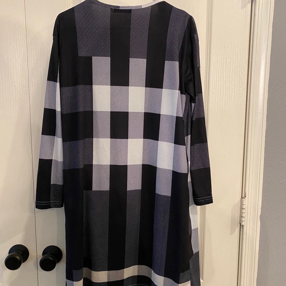 Black checkered robe - Picture 2 of 3